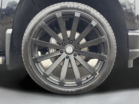 Used 2020 Chevrolet Silverado 1500 High Country w/ Technology Package image 12