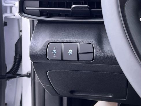 Used 2025 Hyundai Elantra Sport FWD image 28