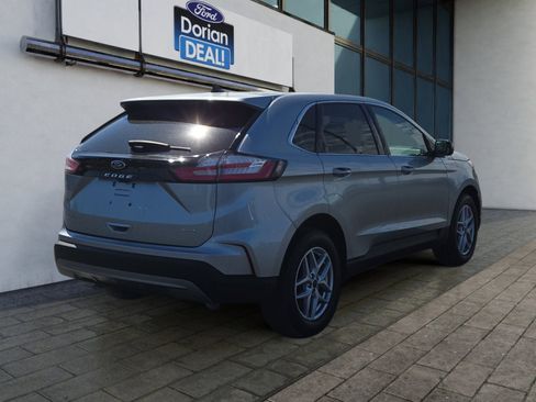 Used 2024 Ford Edge SEL w/ Convenience Package AWD/4WD image 3