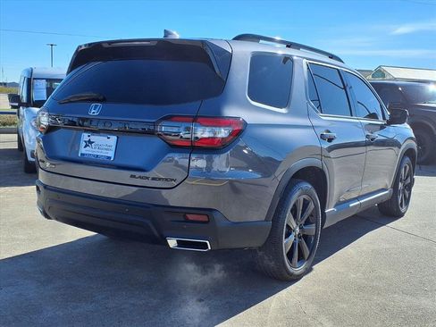 Used 2025 Honda Pilot Black Edition image 2