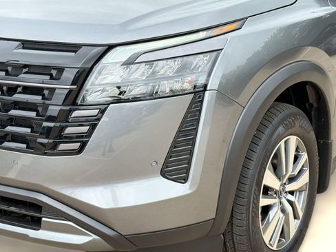 New 2026 Nissan Pathfinder SL FWD image 11