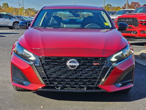 Used 2024 Nissan Altima 2.5 SR w/ SR Premium Package image 4