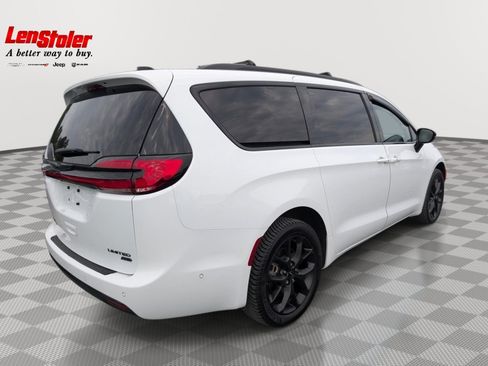 Used 2023 Chrysler Pacifica Limited w/ S Appearance Package AWD/4WD image 5