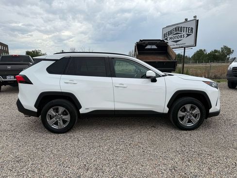 Used 2022 Toyota RAV4 LE AWD/4WD image 12