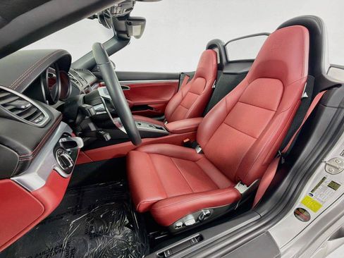 Used 2024 Porsche 718 Boxster RWD image 5