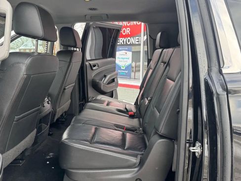 Used 2018 Chevrolet Suburban LT image 21
