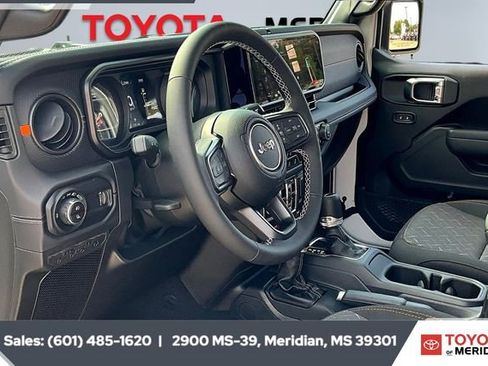 Used 2025 Jeep Gladiator Mojave image 12