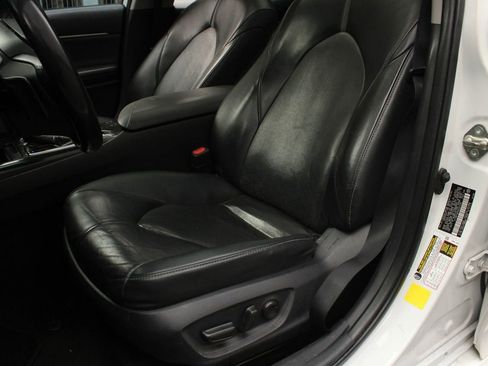 Used 2019 Toyota Camry XSE FWD image 17