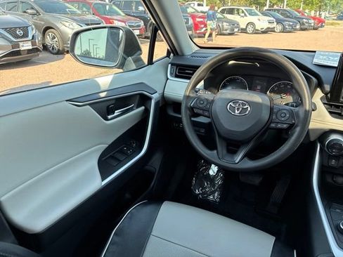 Used 2021 Toyota RAV4 XLE w/ Convenience Package AWD/4WD image 23
