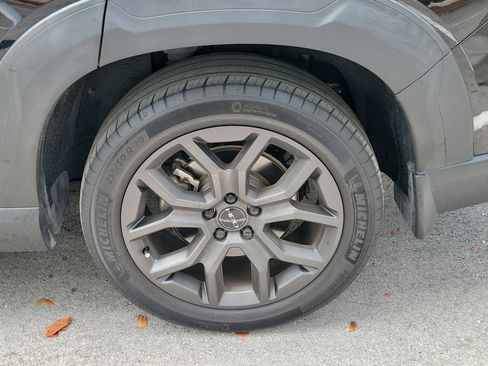 Used 2023 Honda Pilot Touring image 6