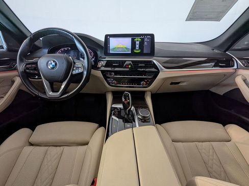Used 2023 BMW 530i w/ Premium Package RWD image 5