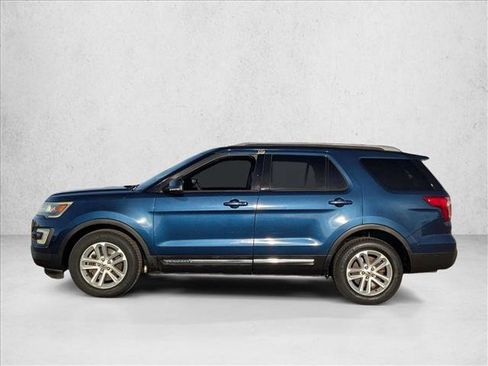 Used 2016 Ford Explorer XLT w/ Equipment Group 201A image 9