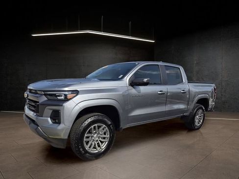 Used 2024 Chevrolet Colorado LT w/ LT Convenience Package III RWD image 3