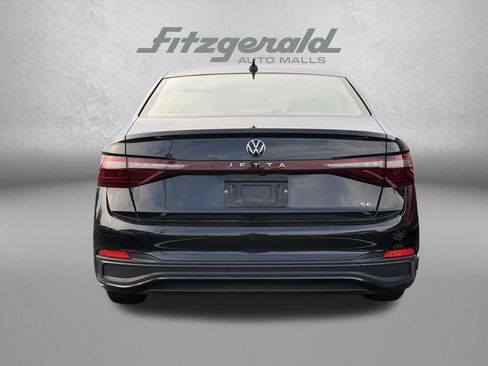 Used 2025 Volkswagen Jetta SE FWD image 5