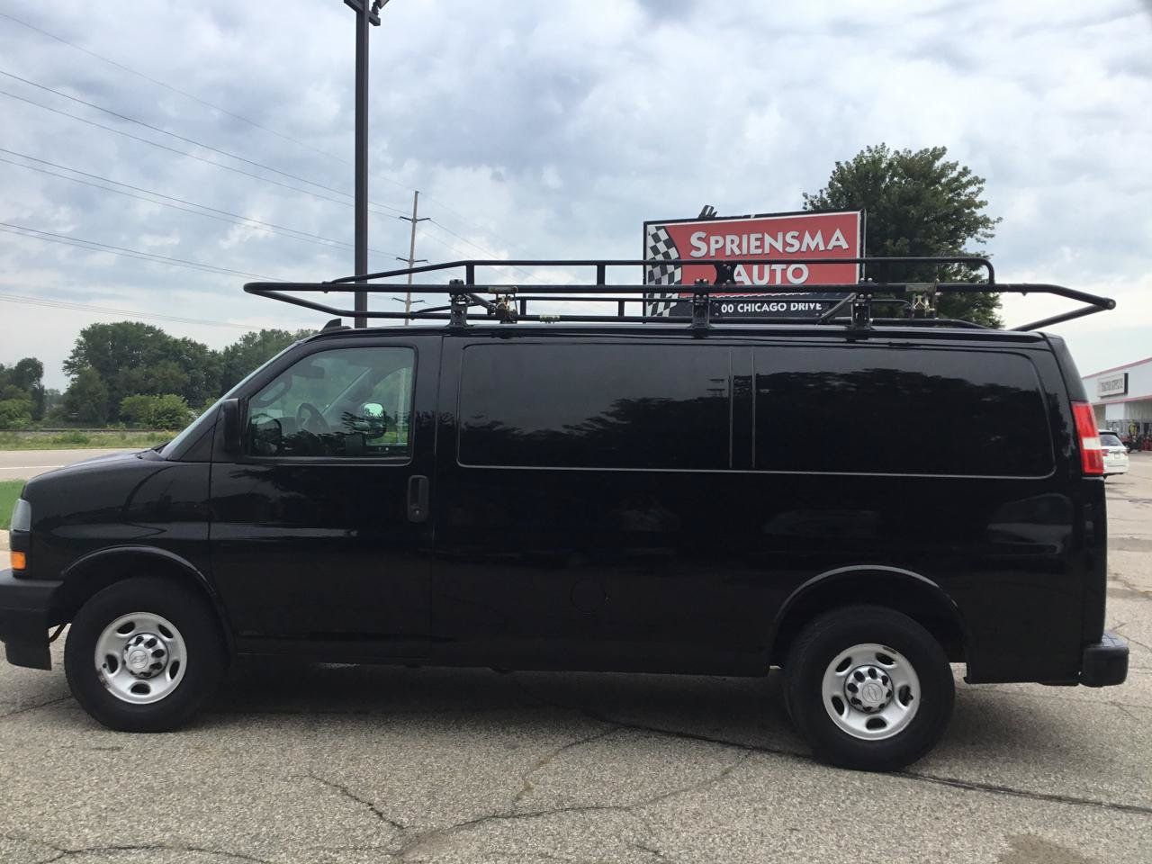 Used 2020 Chevrolet Express 2500 w/ Communications Package RWD image 9