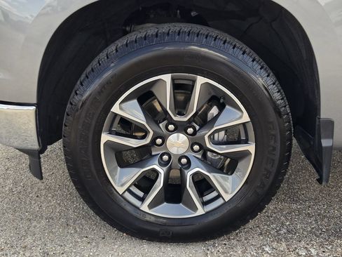 Used 2024 Chevrolet Silverado 1500 LT RWD image 14