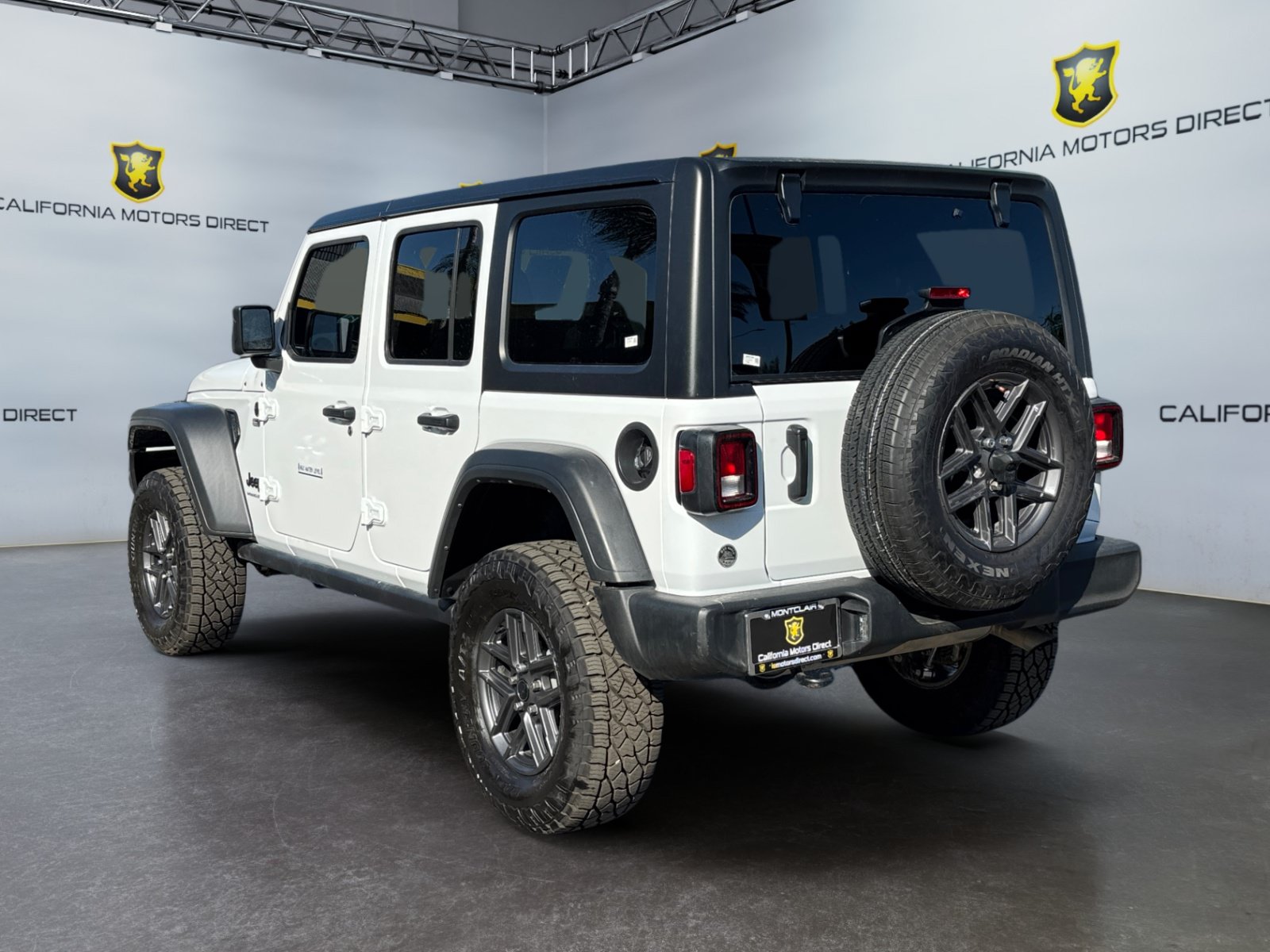Used 2025 Jeep Wrangler Unlimited Sport AWD/4WD image 3