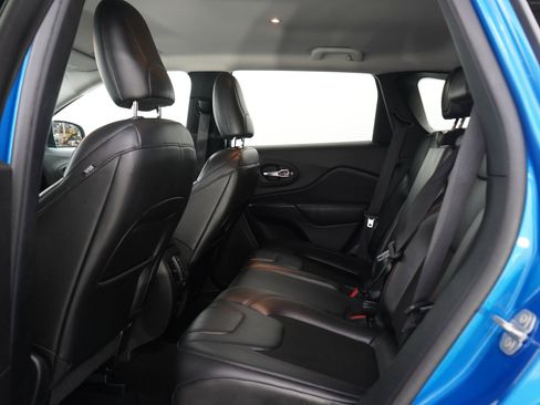 Used 2020 Jeep Cherokee Trailhawk w/ Cold Weather Group AWD/4WD image 14