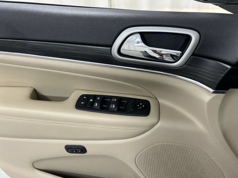 Used 2020 Jeep Grand Cherokee Limited AWD/4WD image 11