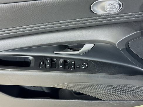 Used 2024 Hyundai Elantra Limited image 16