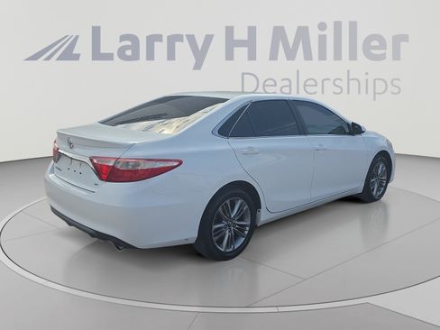 Used 2017 Toyota Camry SE FWD image 5