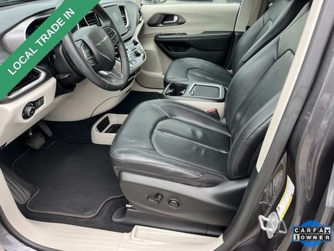 Used 2022 Chrysler Pacifica Touring-L FWD image 23