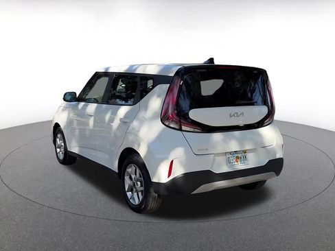 Used 2025 Kia Soul LX w/ LX Technology Package image 11