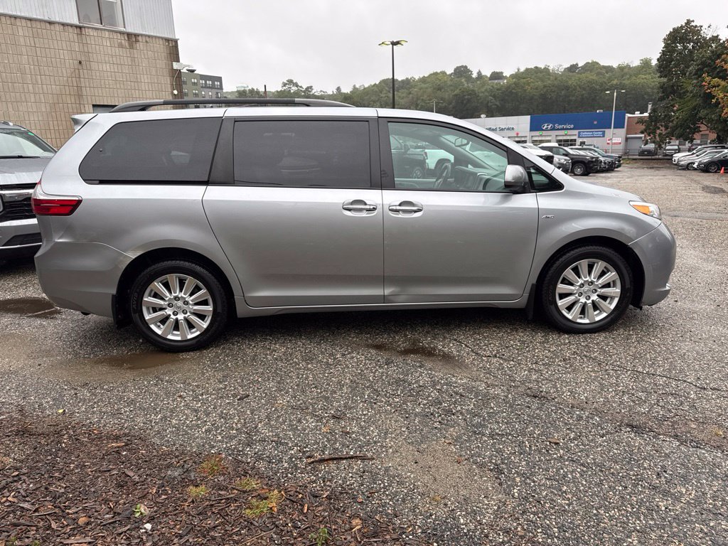 Used 2017 Toyota Sienna AWD image 8