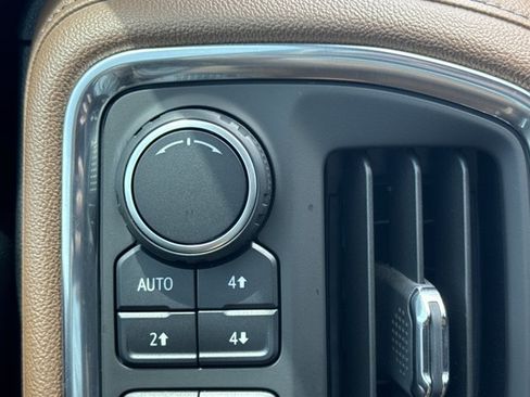 Used 2019 Chevrolet Silverado 1500 High Country w/ Technology Package AWD/4WD image 23