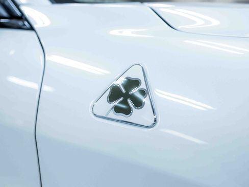 Used 2017 Alfa Romeo Giulia Quadrifoglio image 18