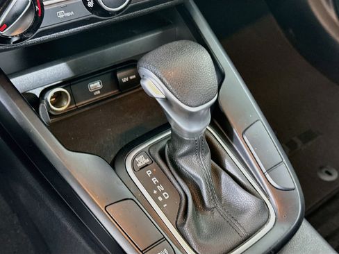 Used 2025 Kia Soul LX w/ LX Technology Package FWD image 24