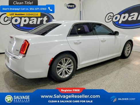 Used 2017 Chrysler 300 Limited RWD image 4