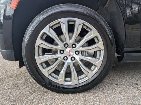 Used 2022 GMC Yukon XL Denali image 10