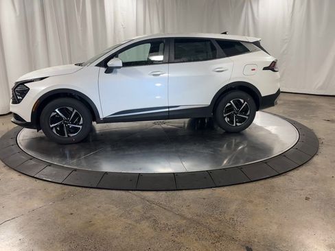 Certified 2025 Kia Sportage LX image 5