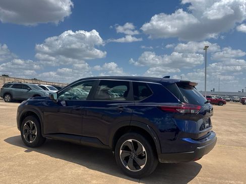 Used 2025 Nissan Rogue SV AWD/4WD image 14