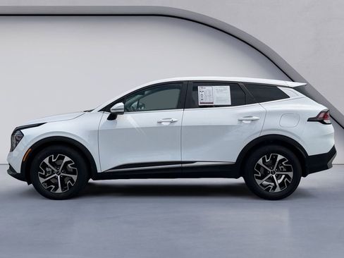 Used 2024 Kia Sportage EX FWD image 2