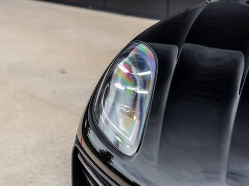 Certified 2023 Porsche Macan AWD/4WD image 19