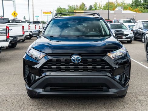Used 2021 Toyota RAV4 LE AWD/4WD image 2