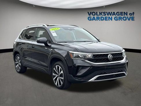 Used 2024 Volkswagen Taos SE FWD image 2
