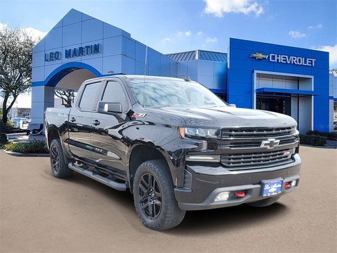 Used 2020 Chevrolet Silverado 1500 LT Trail Boss w/ Midnight Edition image 2