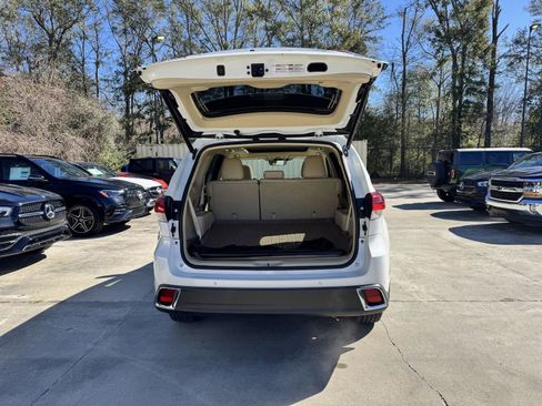 Used 2018 Toyota Highlander Limited Platinum image 25