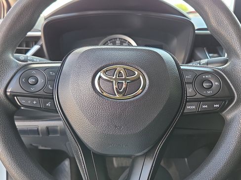 Used 2021 Toyota Corolla LE w/ Carpet Mat Package (TMS) image 12