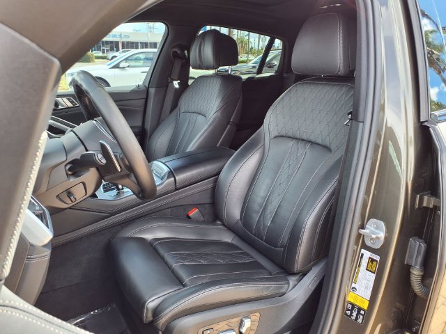 Used 2020 BMW X6 M50i w/ Premium Package AWD/4WD image 16
