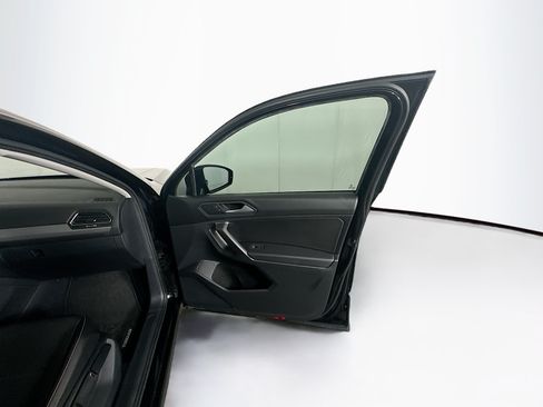 Used 2021 Volkswagen Tiguan SE w/ Panoramic Sunroof Package FWD image 30