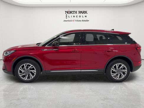 Used 2025 Lincoln Corsair FWD image 2