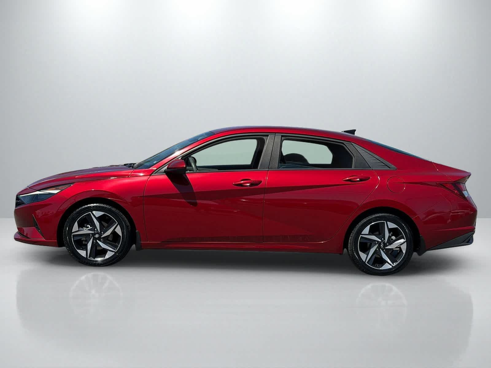 Used 2023 Hyundai Elantra SEL w/ Convenience Package FWD image 2