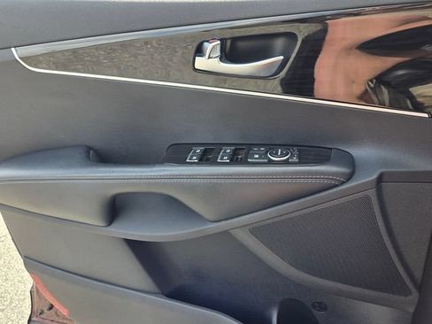 Used 2019 Kia Sorento AWD V6 image 31