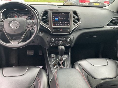 Used 2019 Jeep Cherokee Trailhawk AWD/4WD image 12