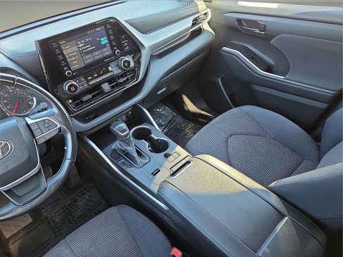 Used 2022 Toyota Highlander LE image 14