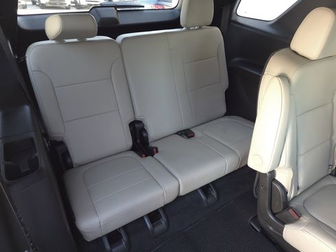 Used 2023 Chevrolet Traverse LT w/ LT Premium Package image 37